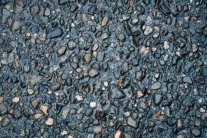 ¿Cómo contribuyen los pavimentos permeables a los sistemas urbanos de drenaje sostenible?