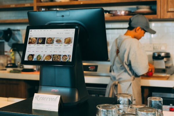 Cómo elegir un sistema de gestión para comercios con TPV para restaurantes